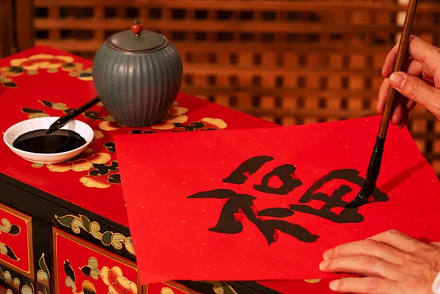 “翰墨书春韵 骏马踏新程”春节写春联送祝福活动