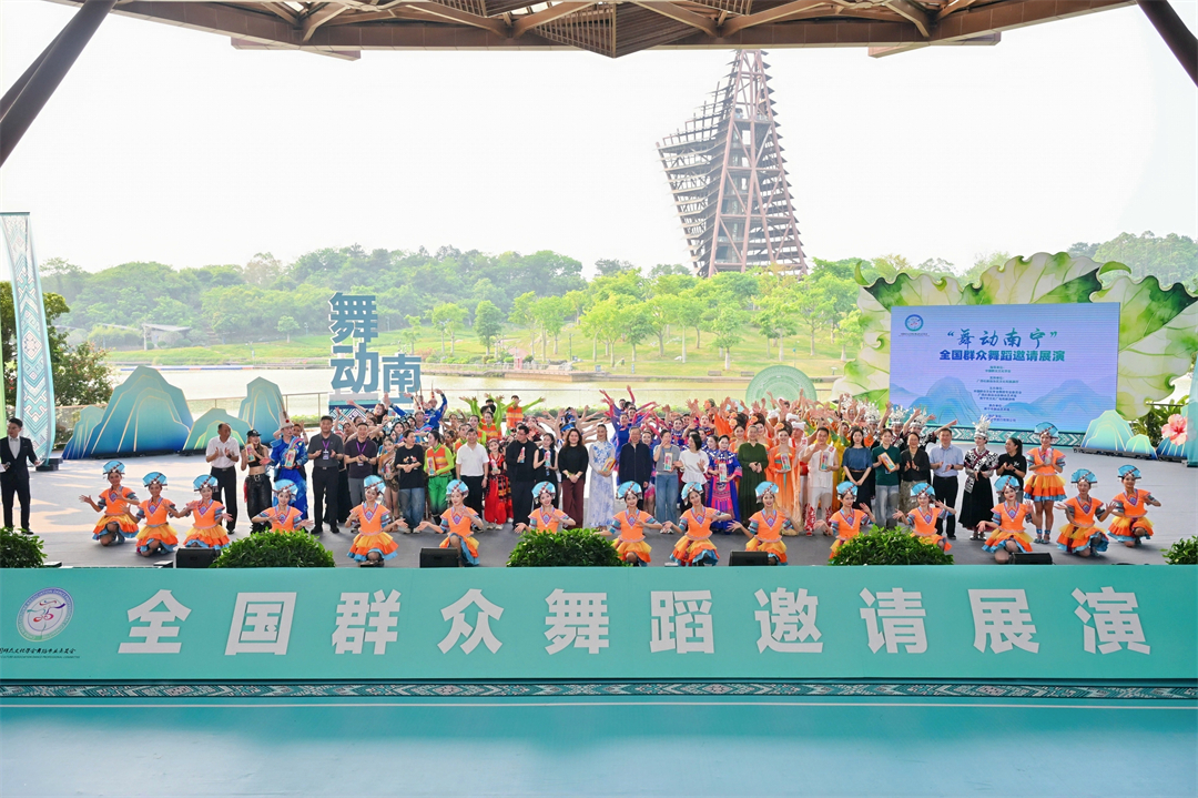 京韵舞风亮相“舞动南宁”全国群众舞蹈邀请展演
